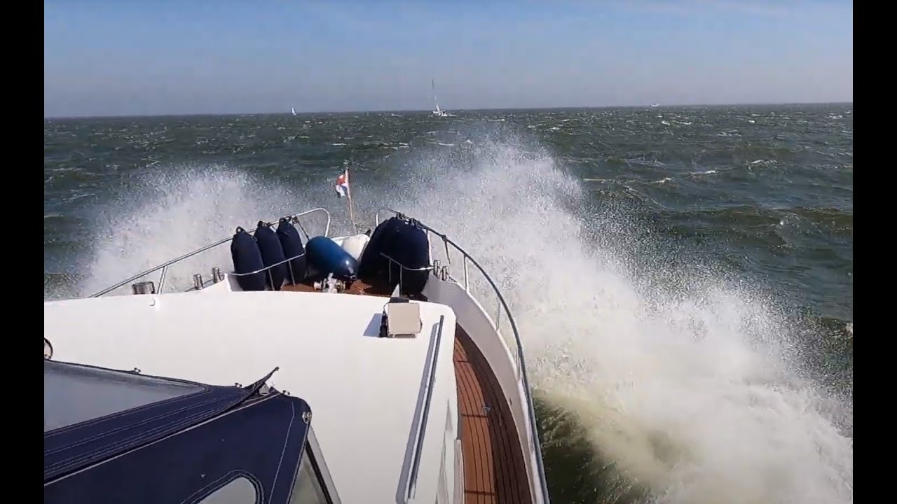 2 knoop stroom mee, en 5 tot 6 beaufort tegen... leuke rollers in de Texelstroom