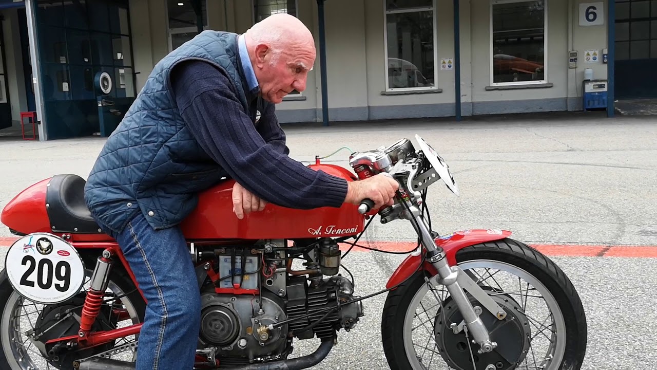 Angelo Tenconi driving his Aermacchi Ala d'Oro 250cc
