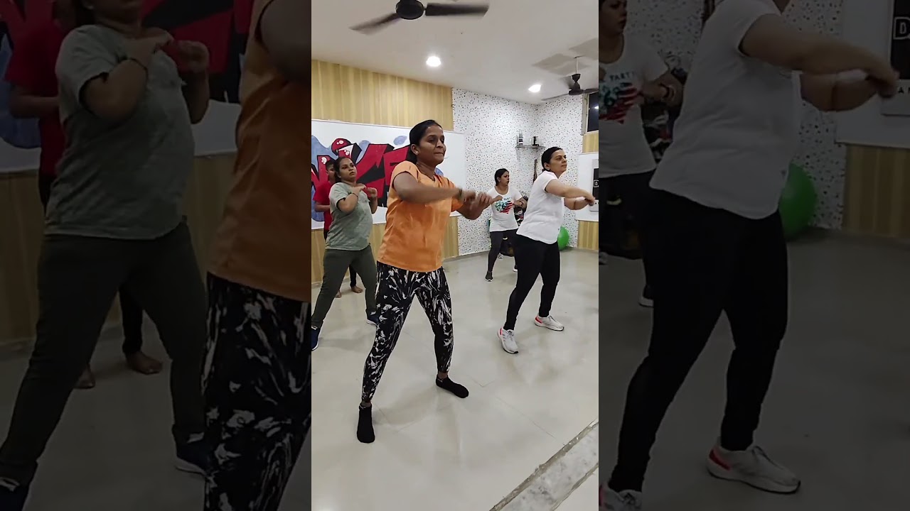जुंबा एरोबिक्स कार्डियो मिक्स वर्कआउट फॉर वूमंस #zumbafitness #shortsfeed #danceworkout #yogae
