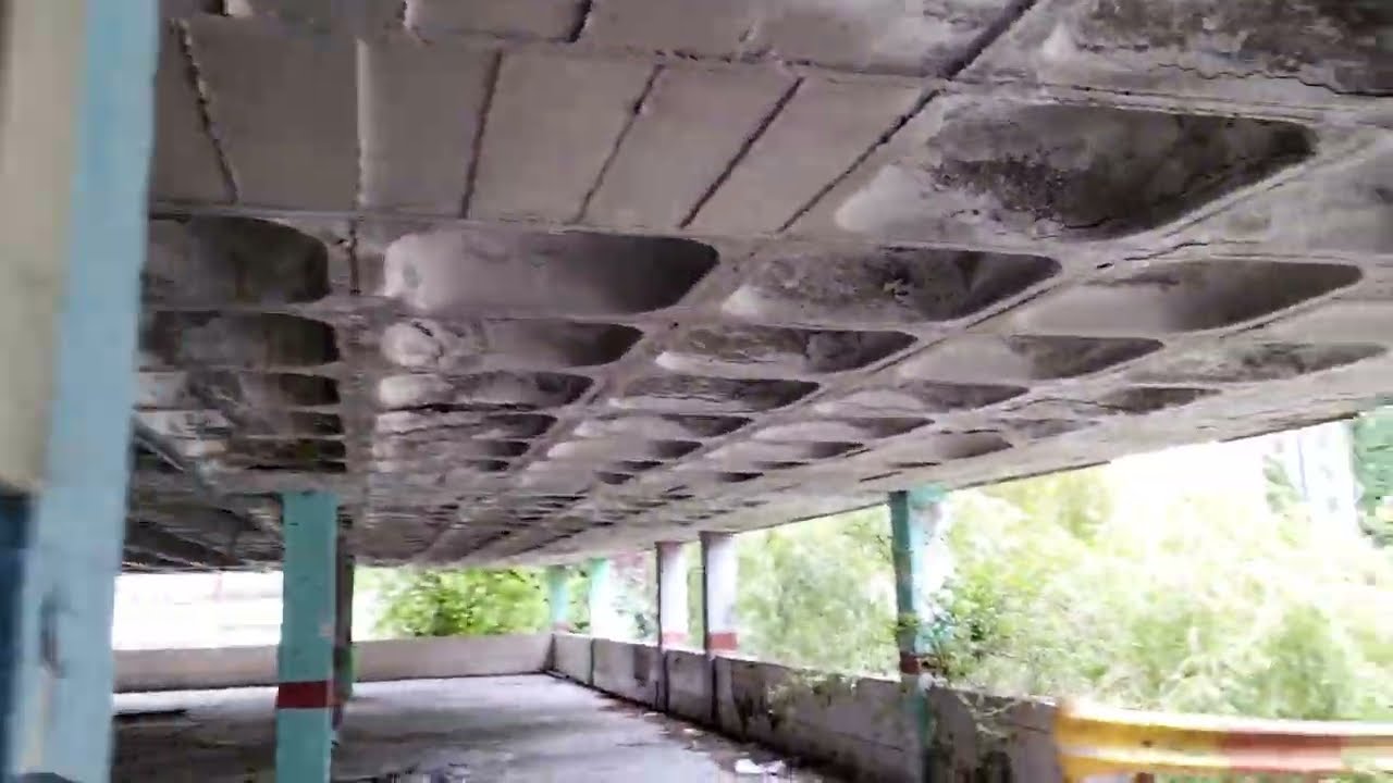 Parking abandonado del antiguo Hospital Huca de Oviedo.