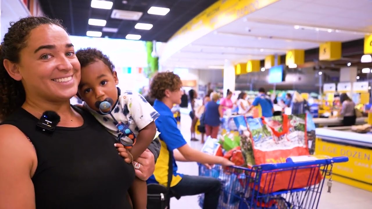 You may not know this about Aruba's grocery baggers
