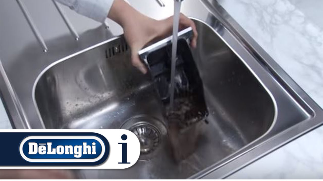 How to Clean the Coffee Grounds Container of Your De'Longhi ECAM 23.210 Coffee Machine