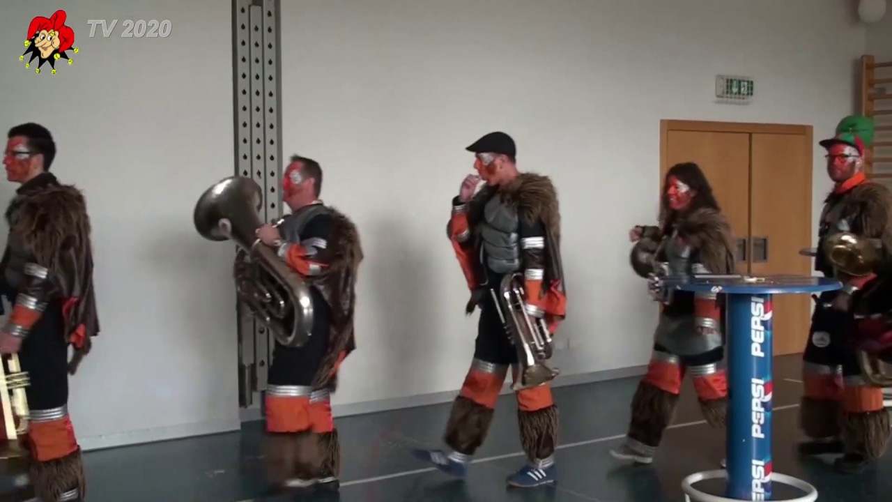 Chluuri 2020 Guggemusik spielt