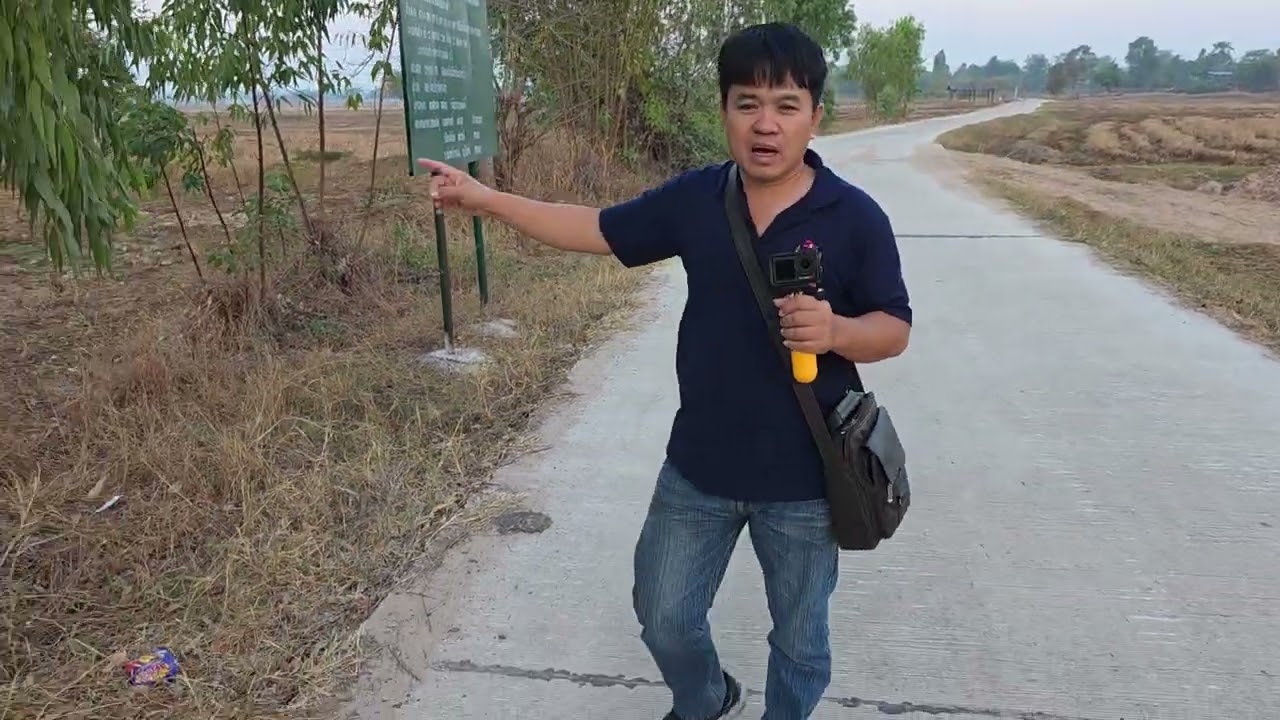 บ่าวลาวจะคิดเห็นยังไงเมื่อเห็นทางไปนาเมืองไทยปูด้วยคอนกรีต