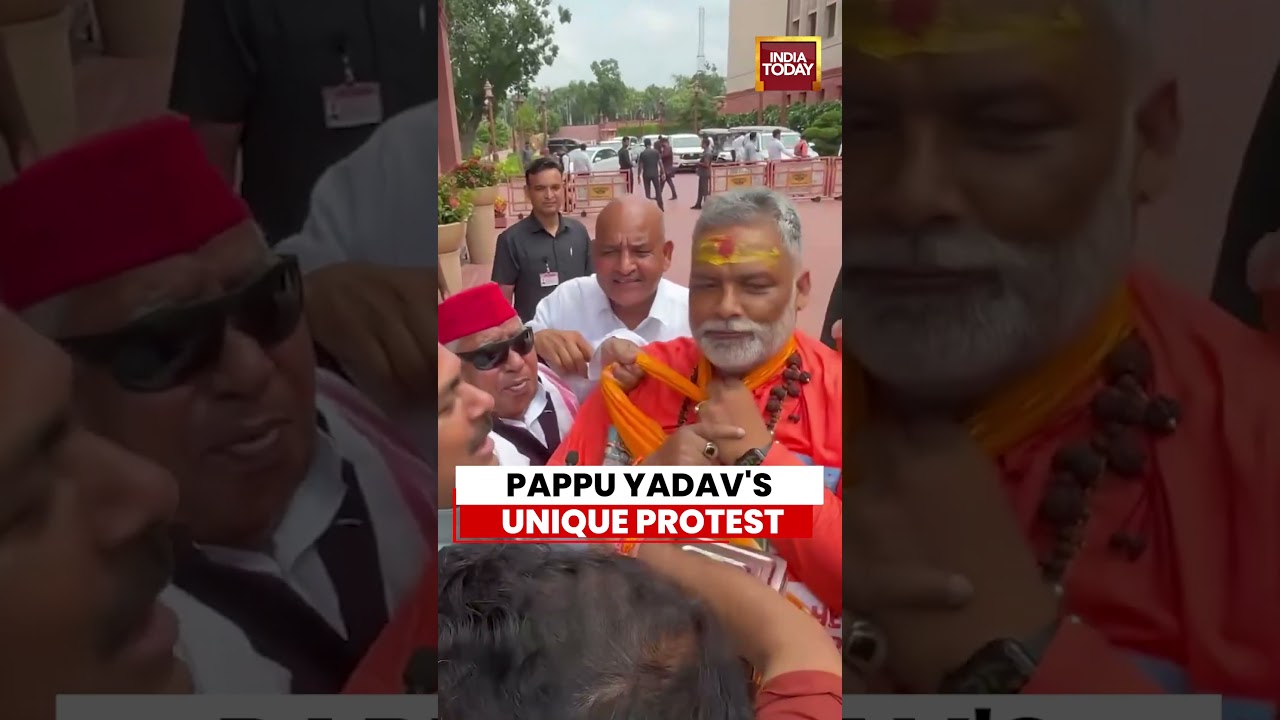 Pappu Yadav's Sadhu Avatar Protest Outside Parliament Over Donation Row Goes Viral #parliament