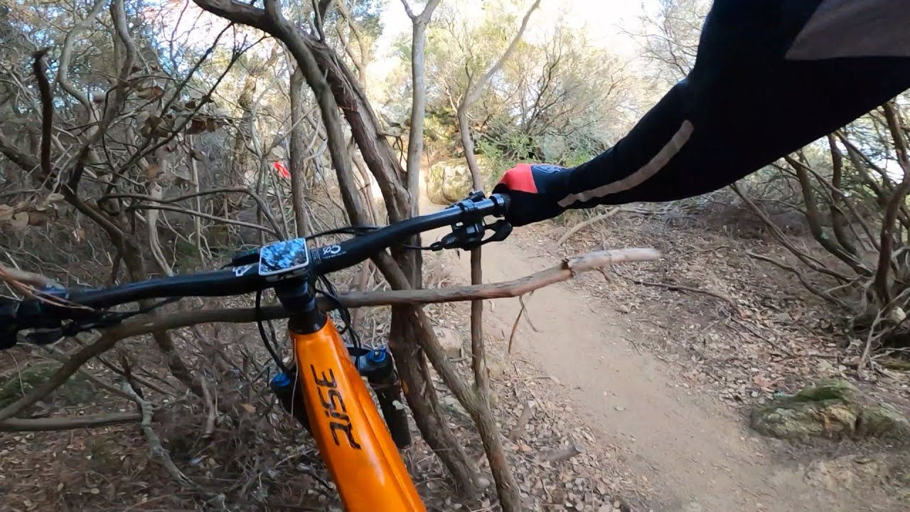 MARIA MUFFINS | Cuando Saltas Torcido con Tú MTB...