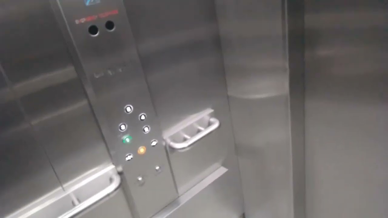 Modernised 2015 Generic Lift @ Brent Cross Shopping Mall Car Park for SwagBOI900