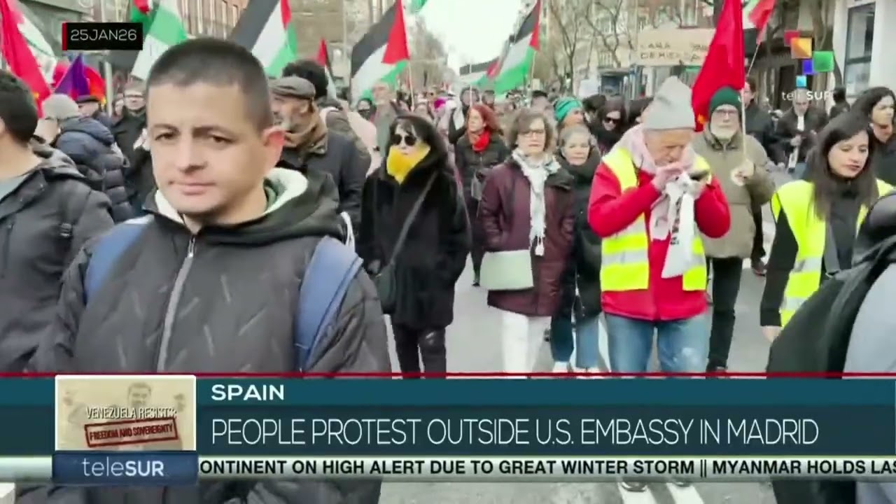 Испания | Люди протестуют у посольства США в Мадриде