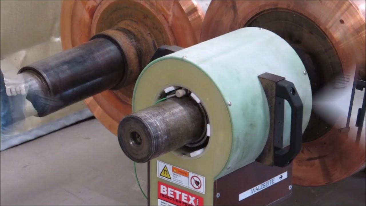 DISMOUNTING sleeves from a paper mill roll