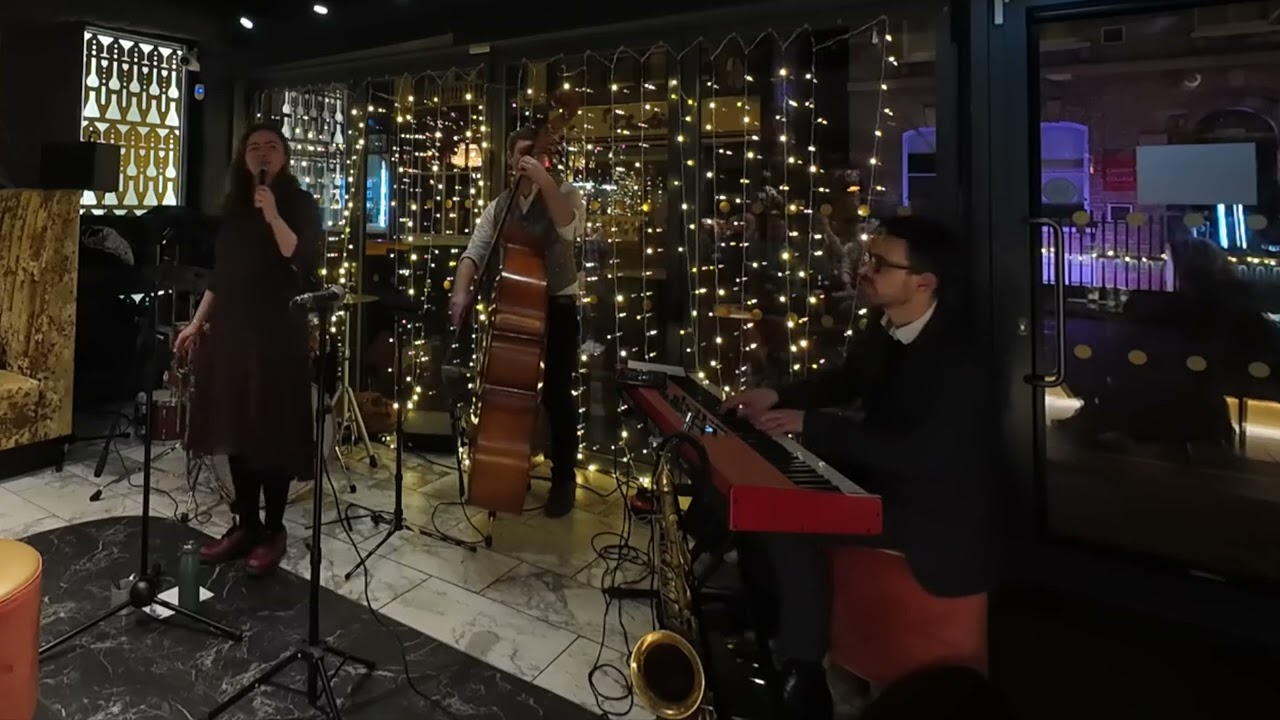 Immy Churchill w Tim Boniface Trio - Candy