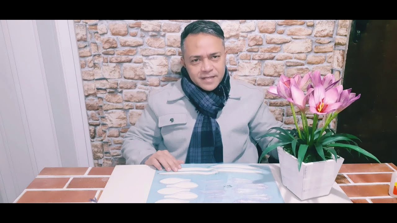 Como fazer Lindas flores de açafrão  em e v a