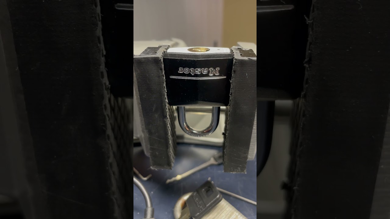 Master lock 131 vs CI rake #lockpicking #lock #masterlock