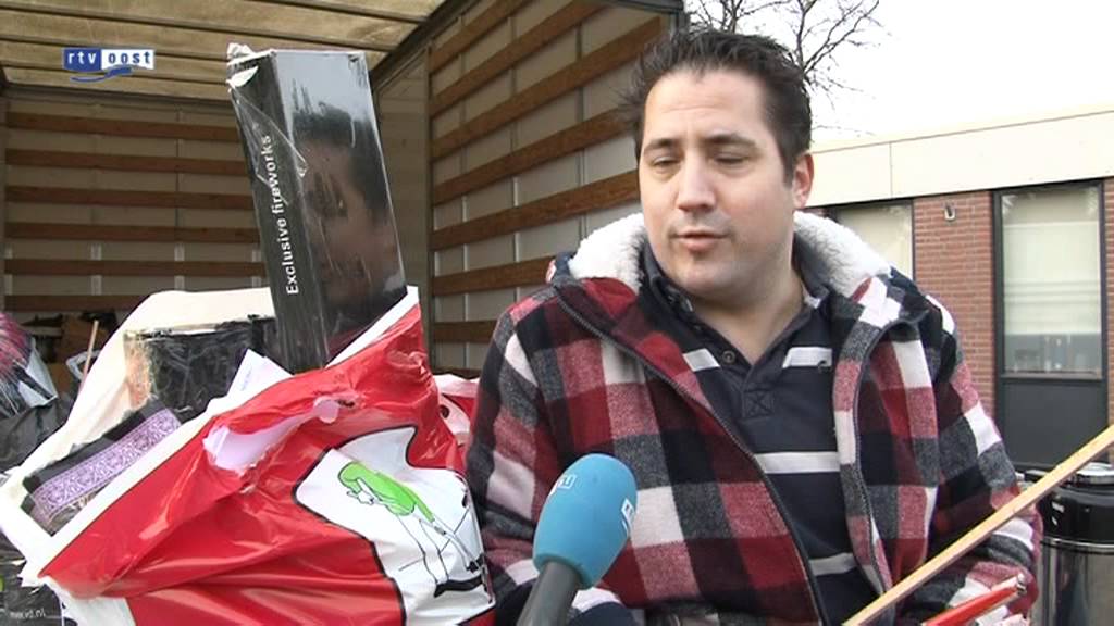 Jeugd Raalte helpt vuurwerk opruimen