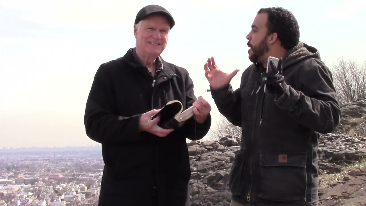 ¿Cómo Jesús es la luz del mundo en contraste con otras 