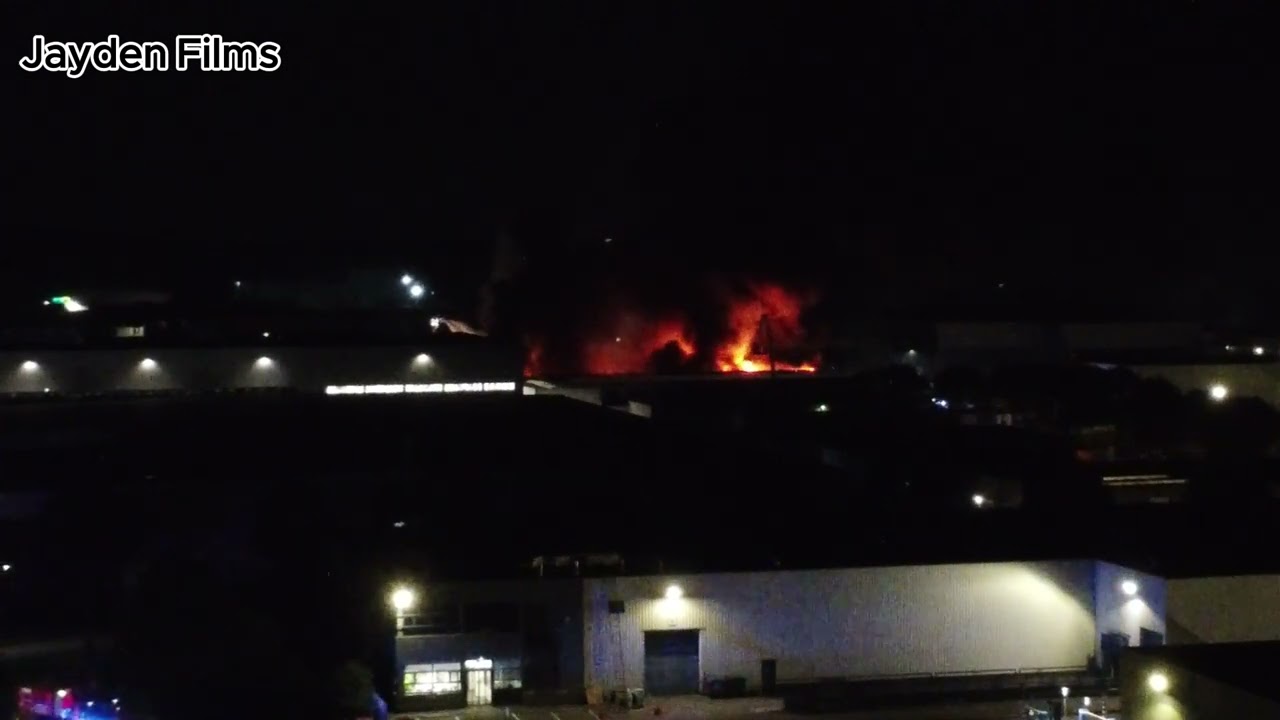 [GRIP 1] Zeer Grote Industrie Brand in Almere.