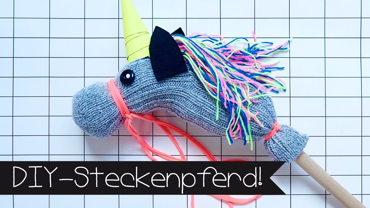 Basteln I BASTELN MIT KINDERN I UPCYCLING I SOCKE I EINHORN I STECKENPFERD