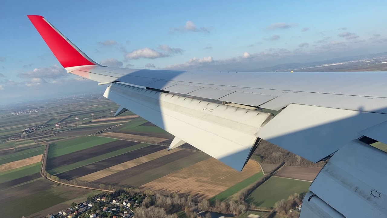 Austrian Airlines 767-300W SCENIC MORNING Landing at Vienna VIE