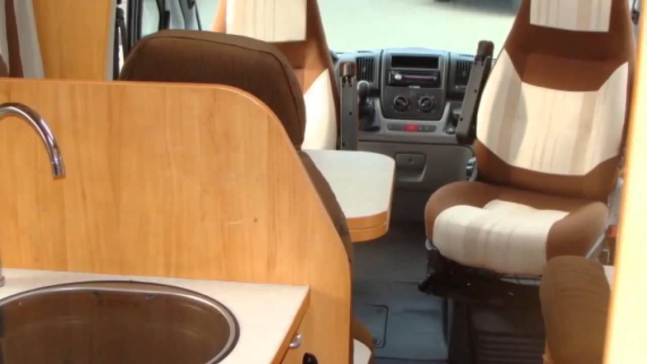 Kampeerauto te koop: ADRIA CORAL S 690 SP QUEENSBED