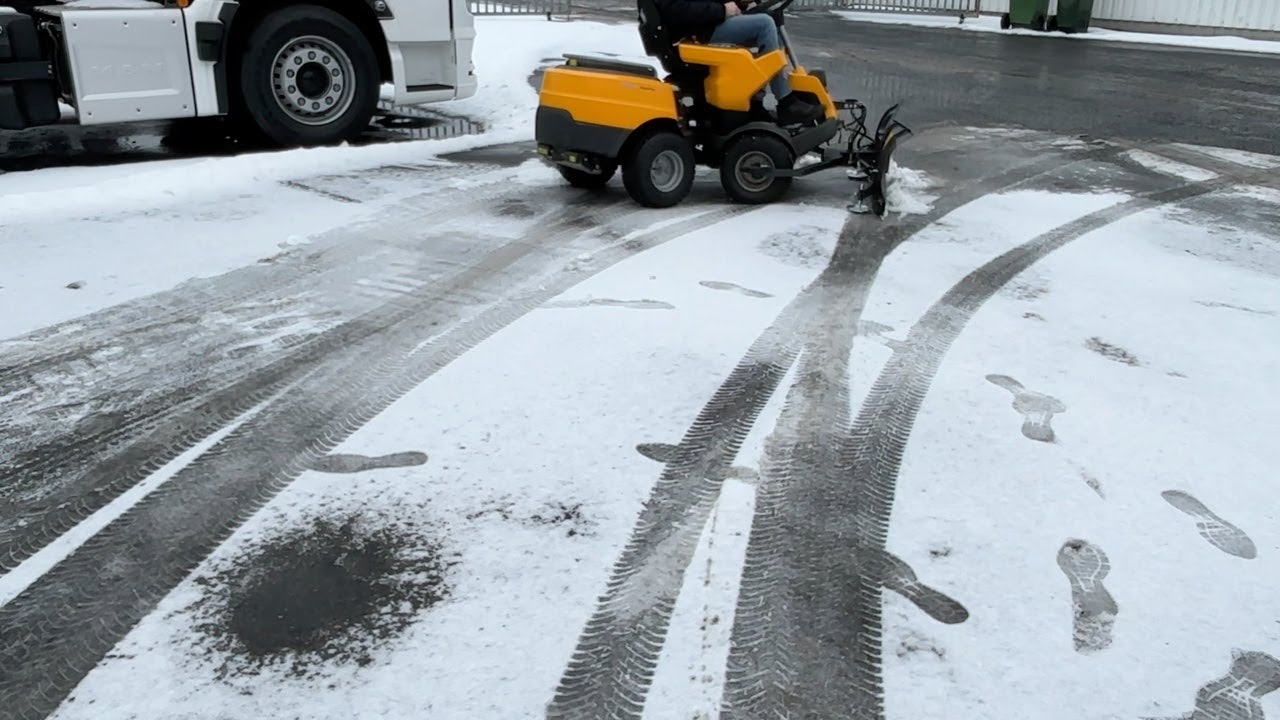 K&ouml;p Gr&auml;sklippare Stiga Park Pro 740 IOX med tillbeh&ouml;r p&aring; Klaravik