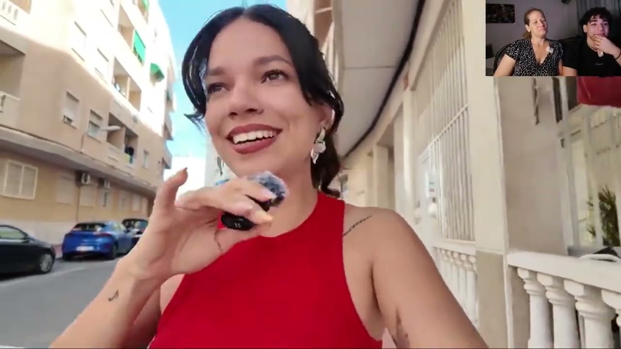 Una cubana recoge muebles de la basura en España...Madre e hijo reaccionan...¡Eso está nuevo!...