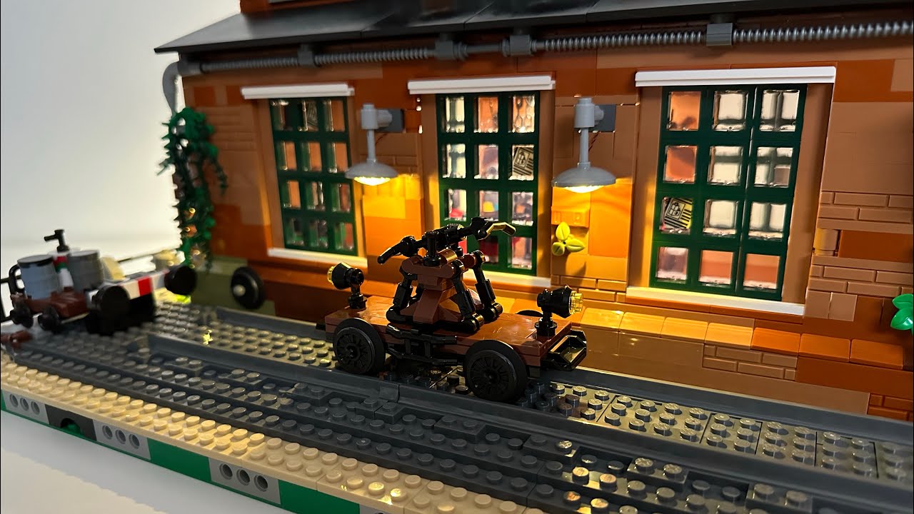 LEGO Trains - Old Train Engine Shed Review