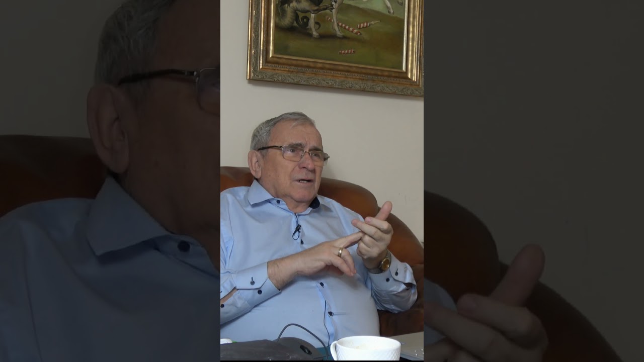 Wyszedł na własnych nogach #profesor #talar