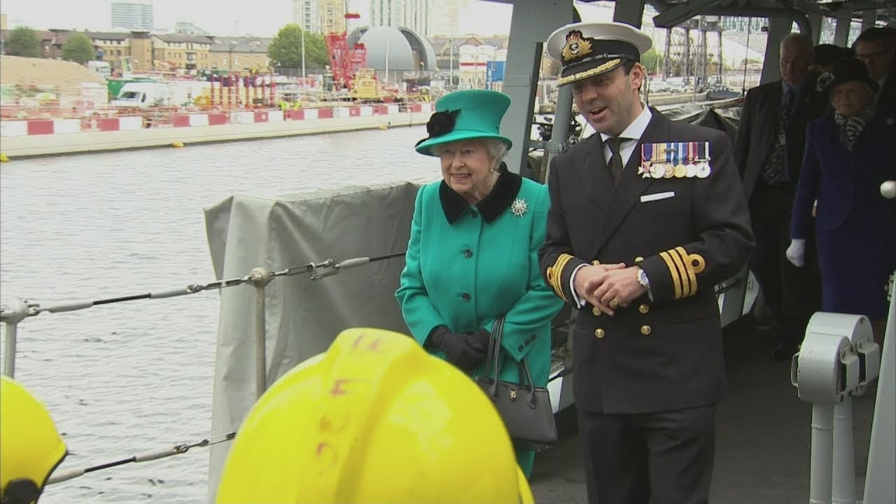 Queen visits HMS Sutherland to mark 20th anniversary of ship's commissioning