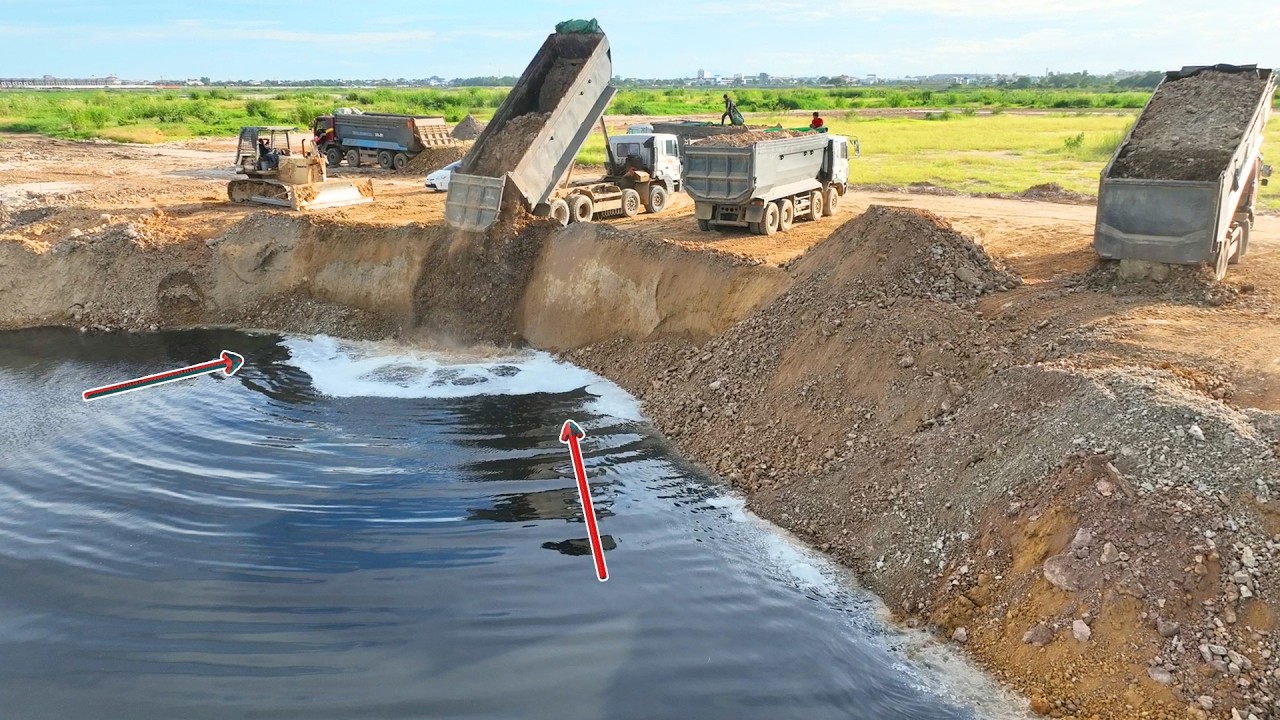 Interrible,​Dump trucks pouring soil build the driveway,pour into the water &​ skill Dozer push soil
