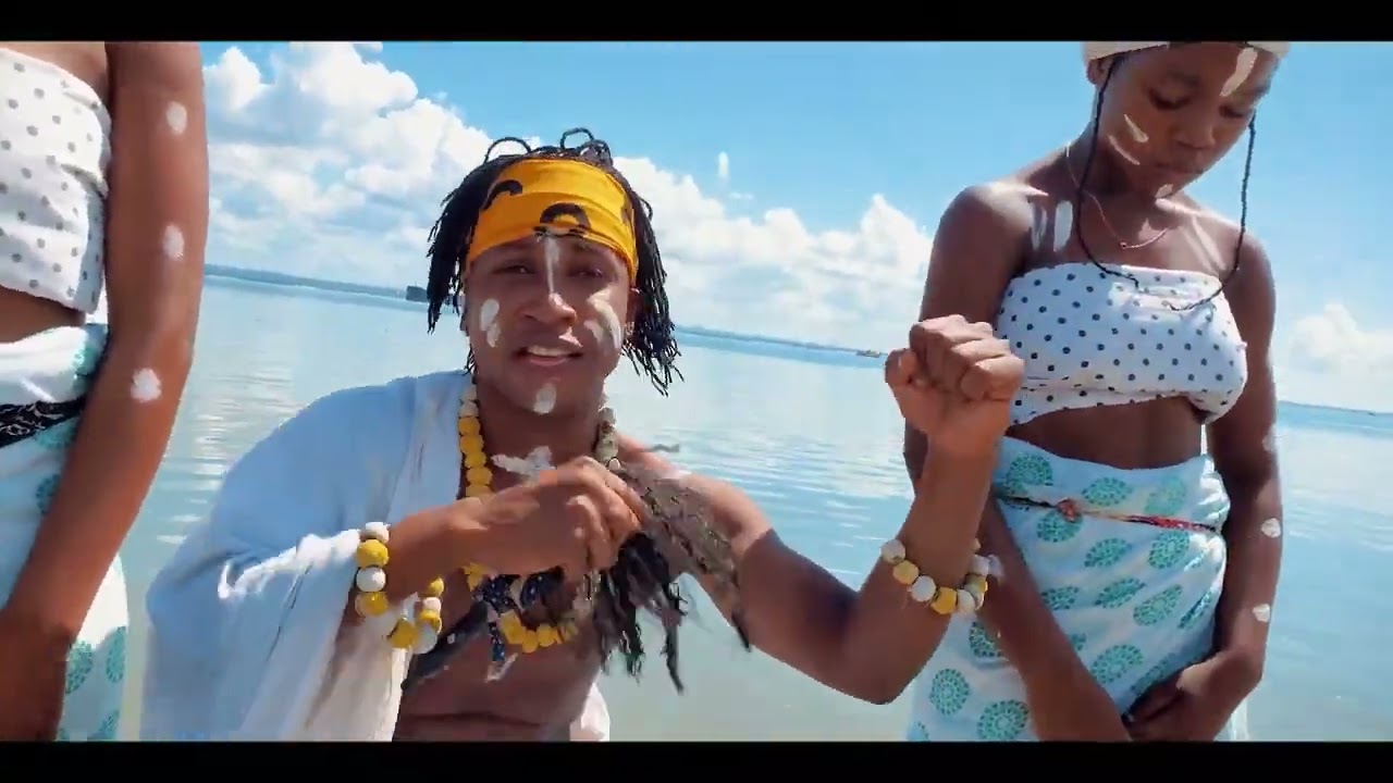 Loyro de Djunny   Muinahonona Mutzicatzaka Video 2023