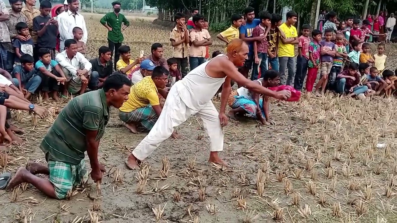 গাইবান্ধা সদর ভাটপাড়া গ্রামে ঠাকুর বাড়ির মেলার মোড়ে  এই পাতা খেলা