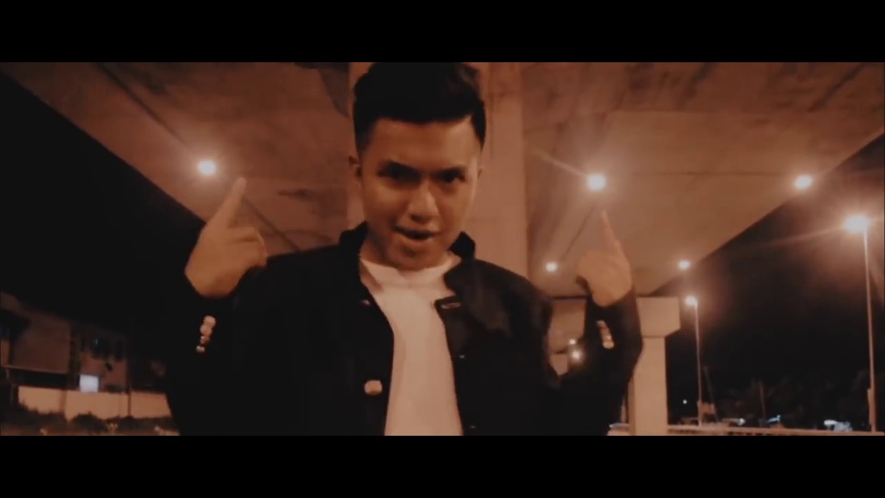 BORNEO STAND UP - FAKE CELEBRITY FAMS [OFFICIAL MUSIC VIDEO]