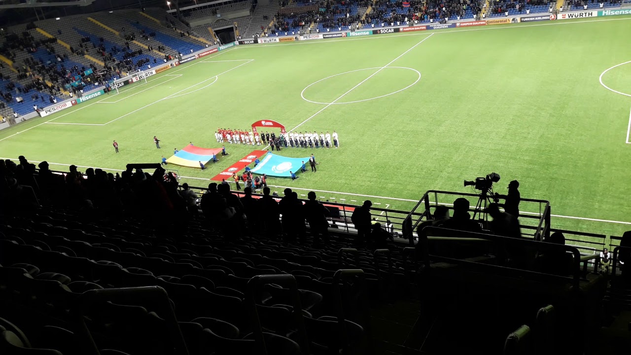 ФУТБОЛ.Исполнение гимнов Армении и Казаахстана.