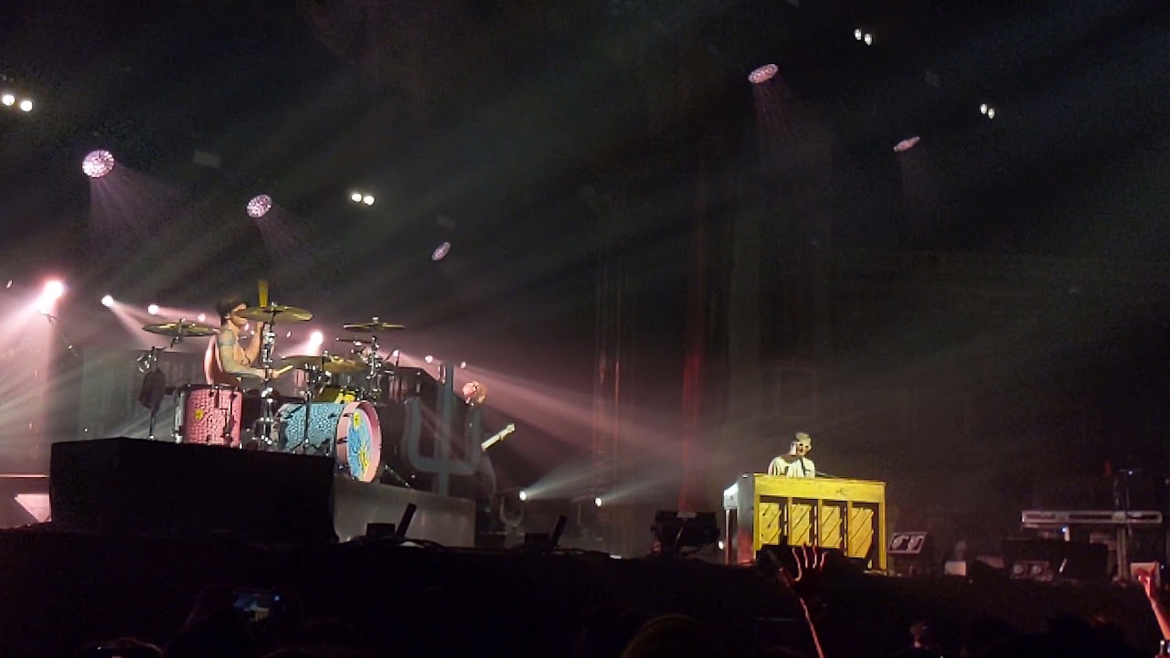 Twenty One Pilots - Bennie and the Jets (Elton John Cover) 10/14/21 Takeover Tour - Chicago, IL