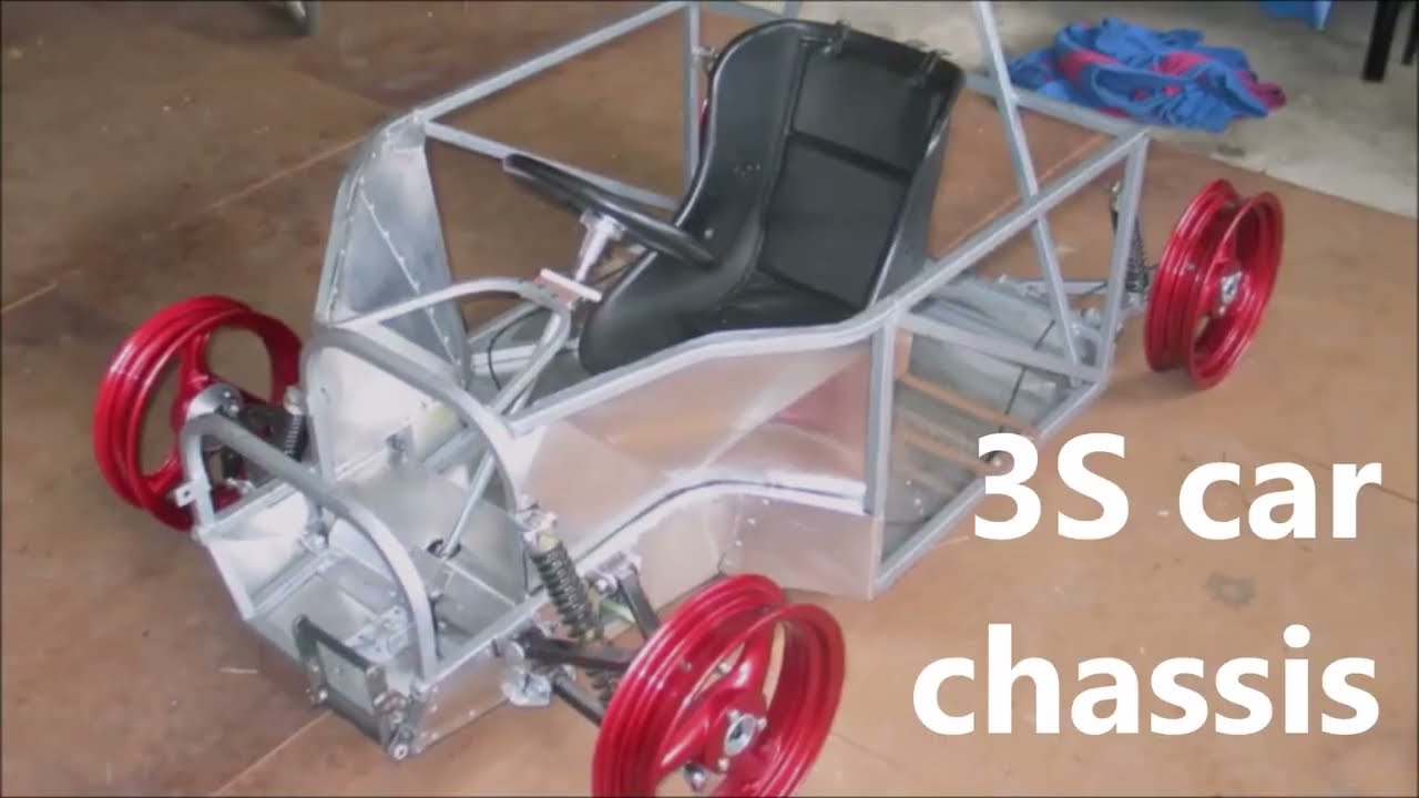 Robust 3S side shifted chassis by steering with four wheels independent coil suspensions
