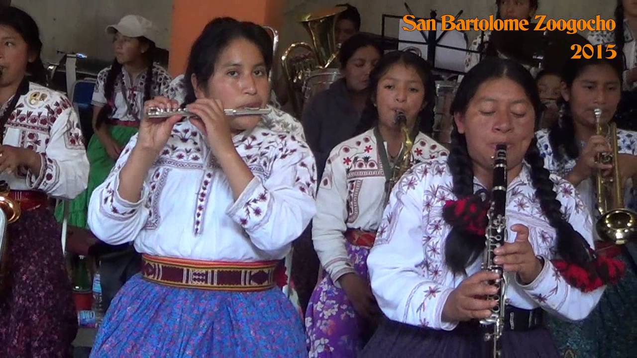 Sones y Jarabes por la Banda Femenil KA´UX de Tlahuitoltepec