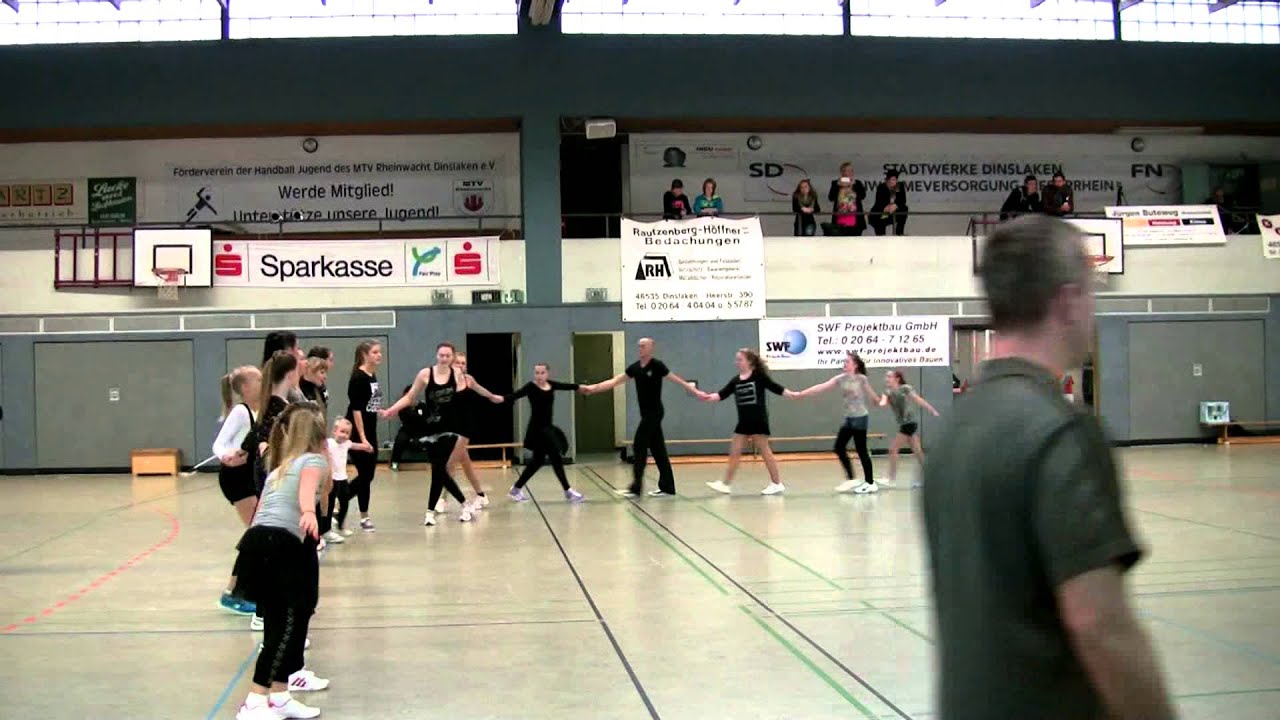 15.12.13 Auftritt MTV Rheinwacht Dinslaken Rollkunstlauf