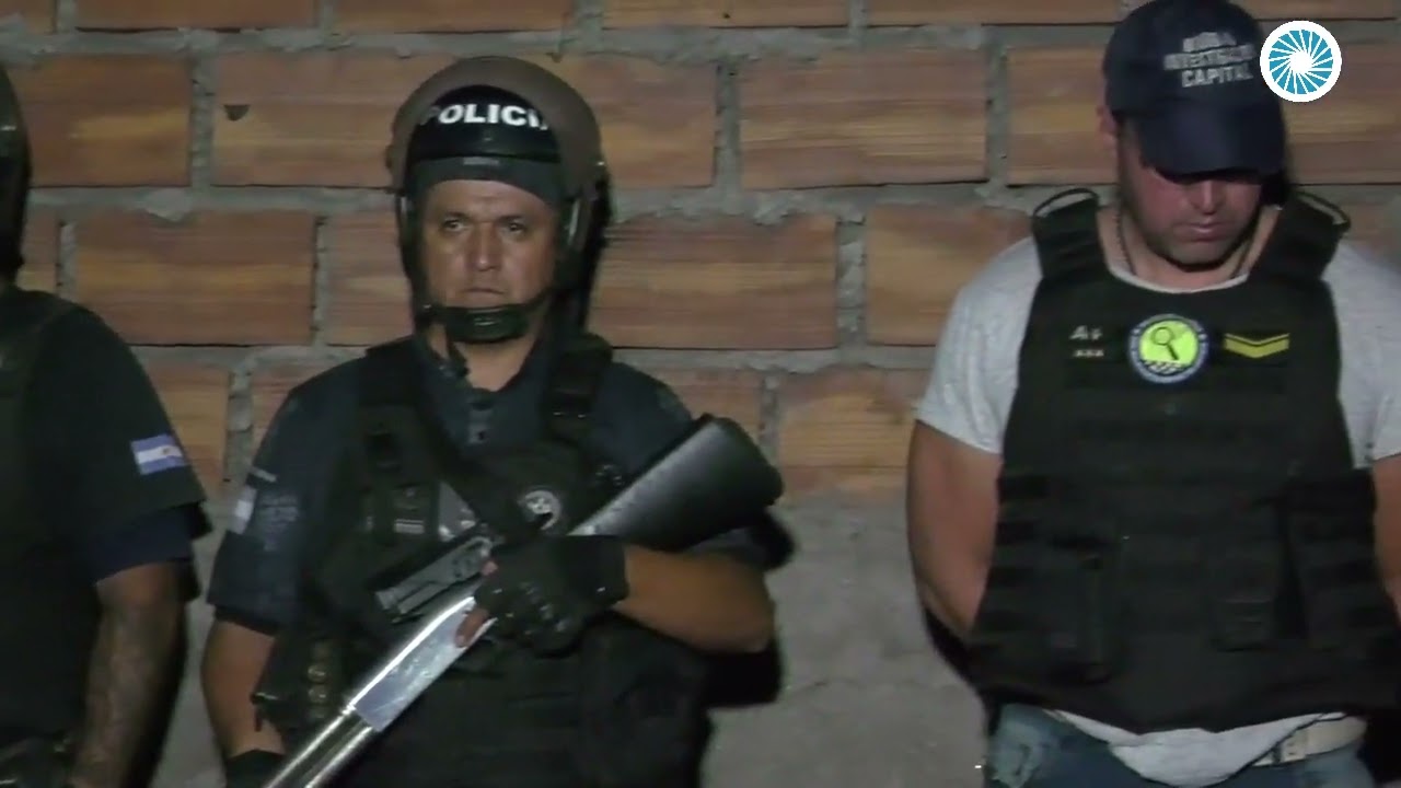 La Policía secuestró alrededor de 100 dosis de cocaína y un arma de fuego
