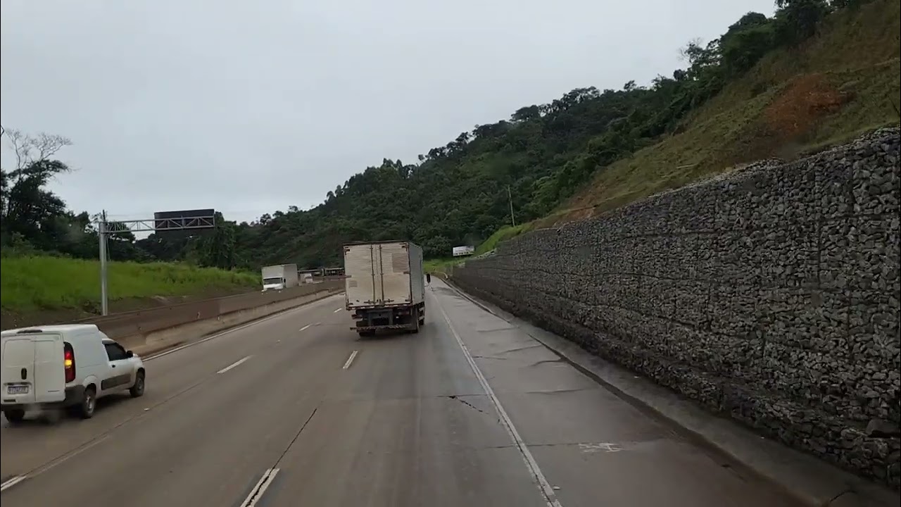 《EP297》RODOVIA NOVA 381 MINAS GERAIS COM CHUVA 