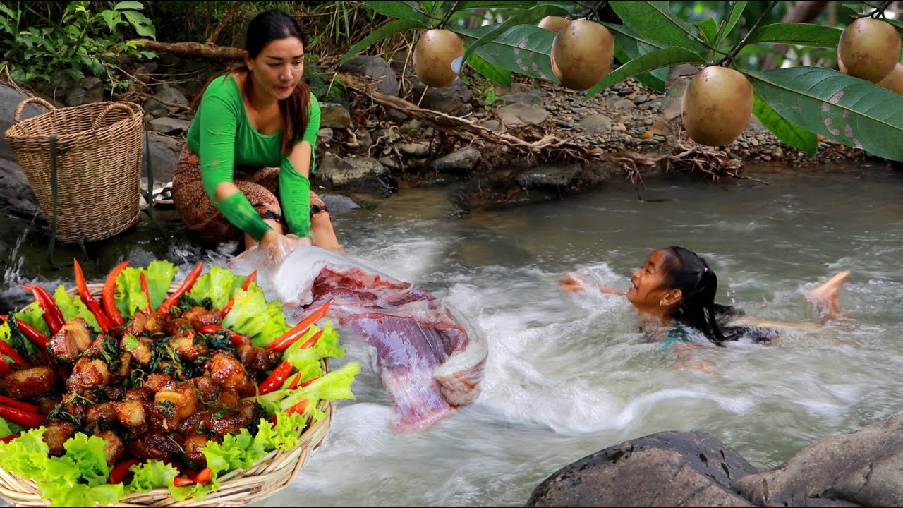 Pick sapodilla fruit in jungle-Mother cooking pork belly braised spicy chili for lunch with daughter