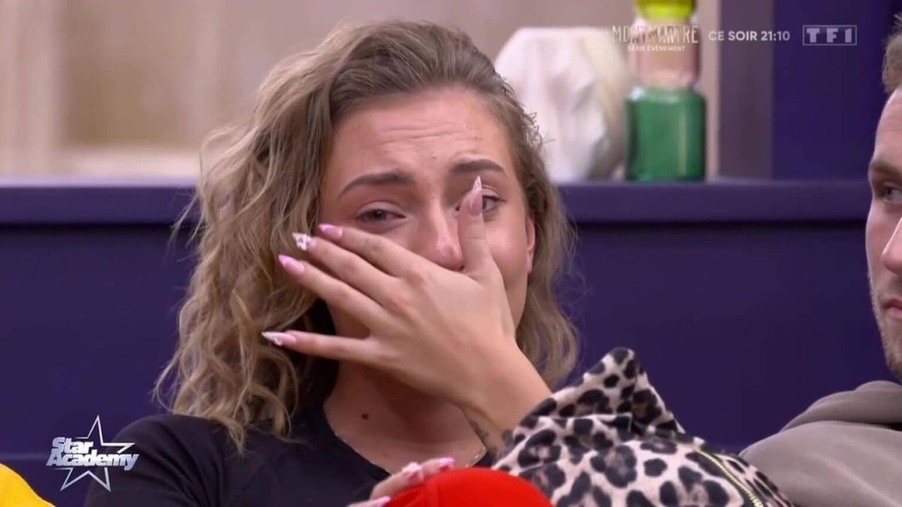 Léa (Star Ac) en larmes après avoir reçu une 'claque' de la part d'un professeur  :'elle me pourrit