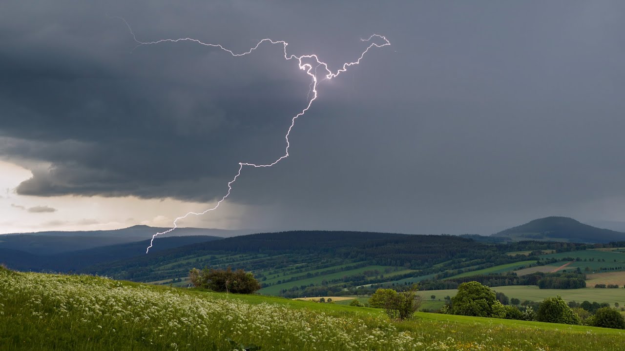 Gewitter mit vielen Erdblitzen und beeindruckendes Donnergrollen im Erzgebirge (Sound/Audio ON !!!)