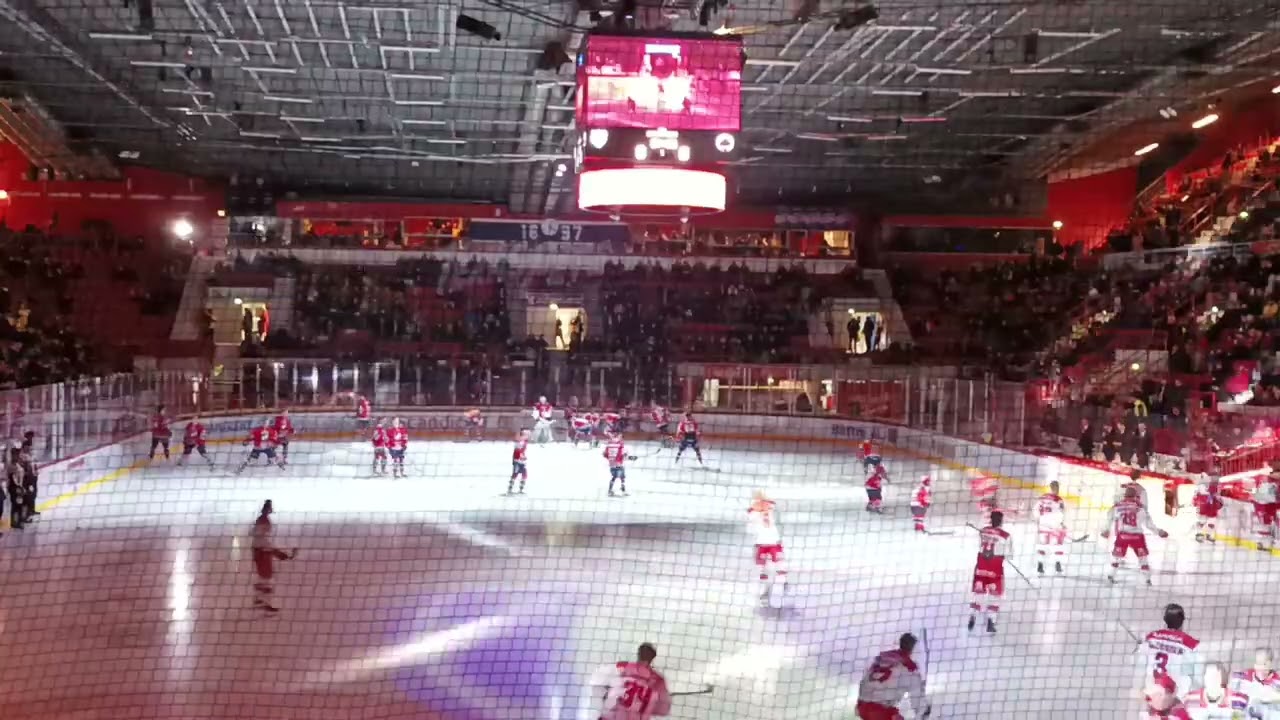 HIFK:n sisääntulo ja kiekon pudotus 24.1.2023