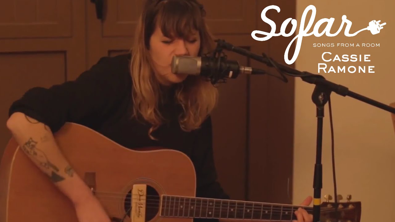 Cassie Ramone - They Hide Their Eyes | Sofar Barcelona