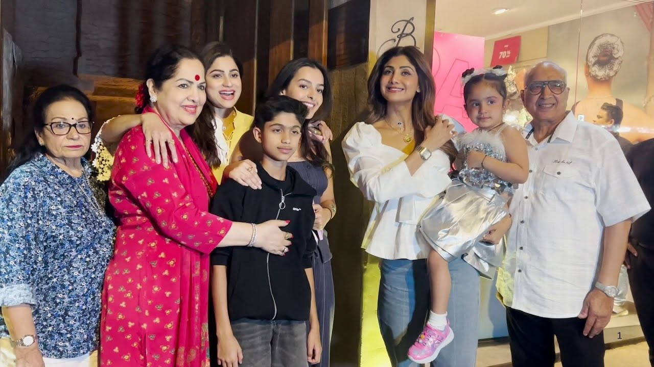 Shilpa Shetty with Kids, Sister Shamita Shetty, Mother and Family reached for Dinner Party at Bandra