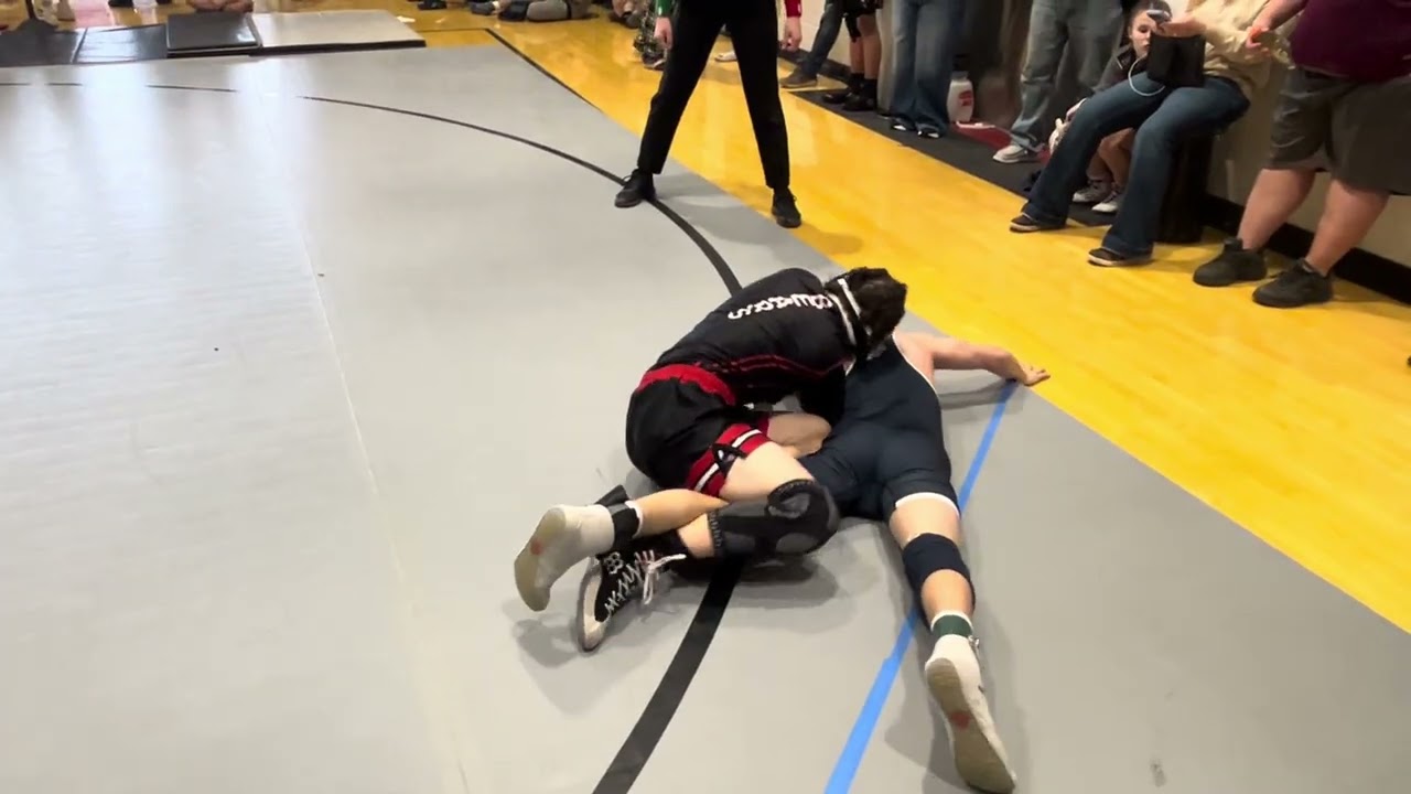 Adam Rodriguez vs fair haven 120lbs quarter finals Mountie invitational 