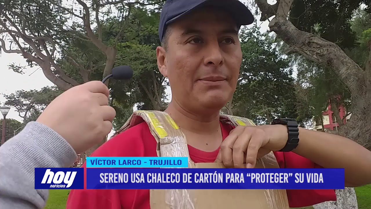 Sereno usa chaleco de cartón para “proteger” su vida