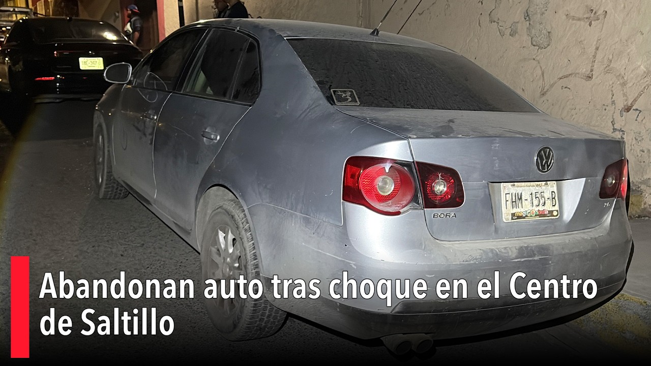 Abandonan auto tras choque en el Centro de Saltillo