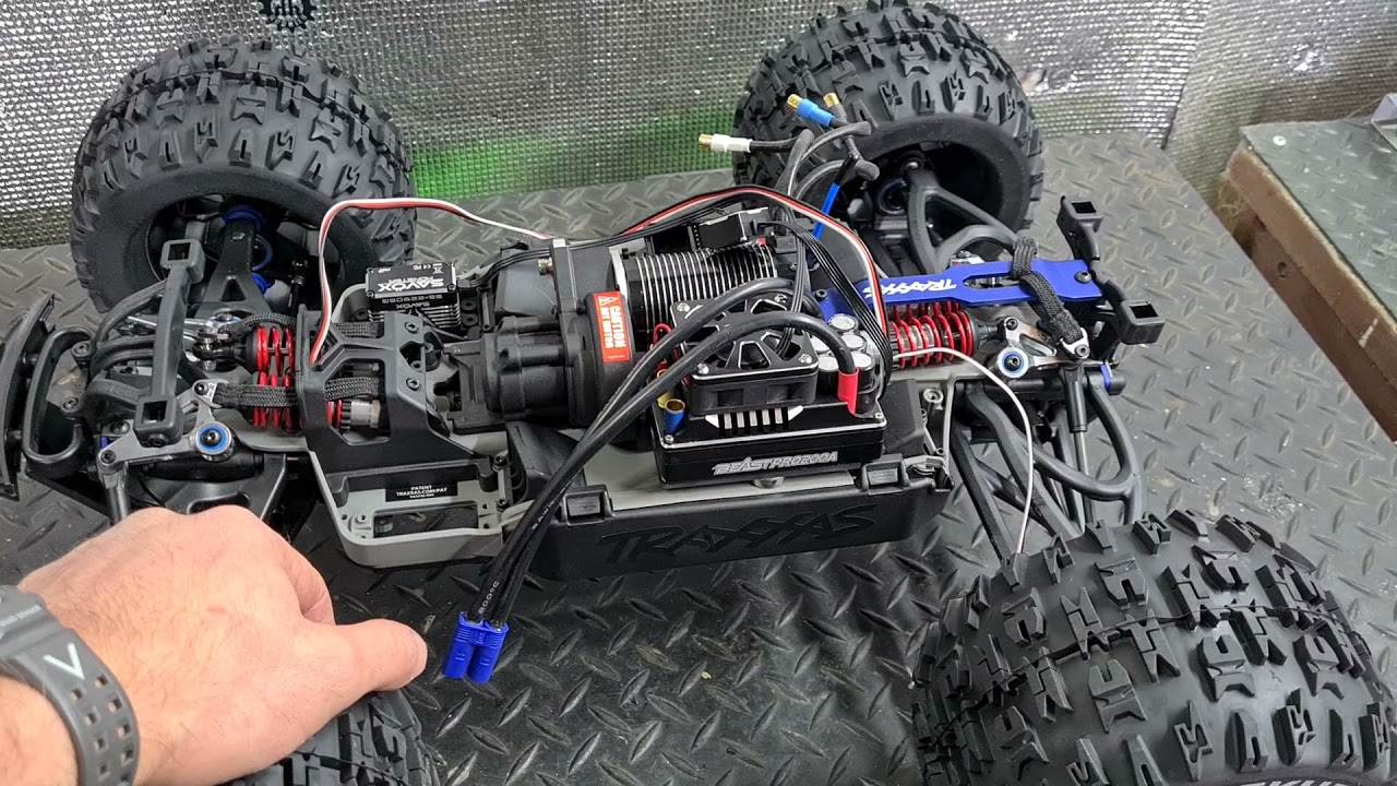 traxxas E Revo 2.0 build part 2