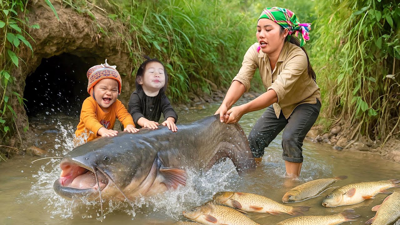 Catching 1500+ Monster Catfish by Hand & Collecting Giant Oysters to Sell at the Fish Market