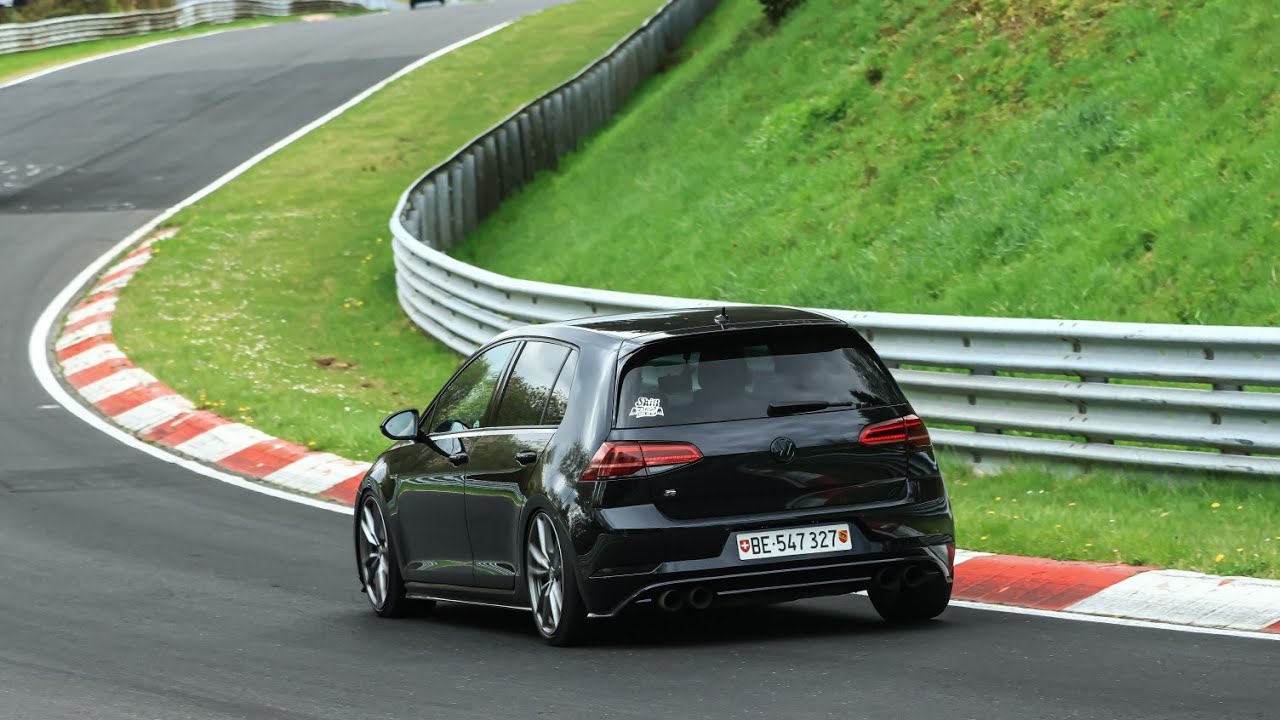 Driving into the 🌦️ Volkswagen Golf 7.5 R Nürburgring Nordschleife Lap